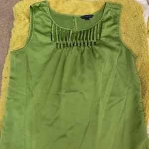 Green Banana Republic Sleeveless Blouse 🍌